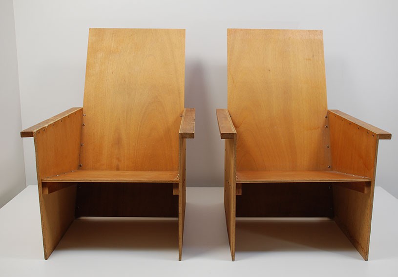Zwei Armlehnsessel und ein Tisch, Johan Röing 1992