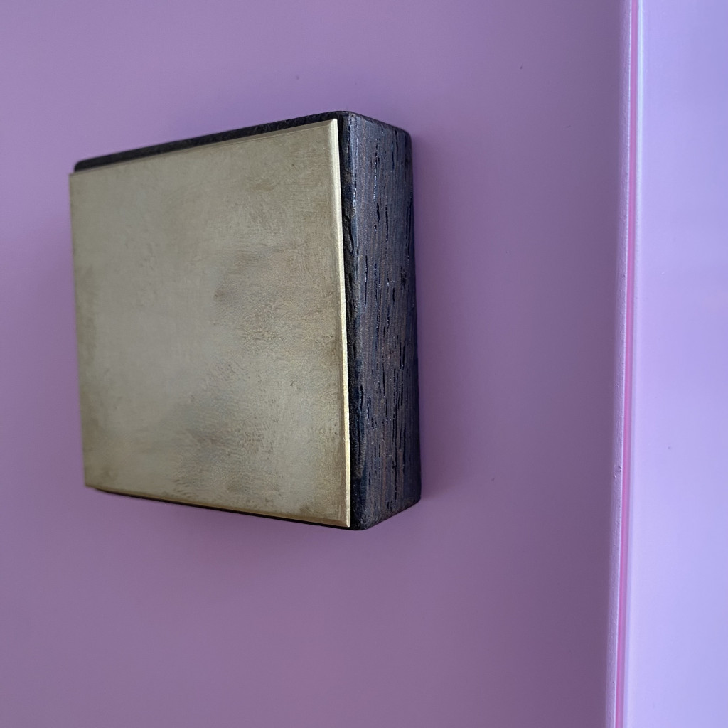 Konsole nach der Skulptur 'Der Nachteil des Vorbilds', Kocheisen + Hullmann, 2018