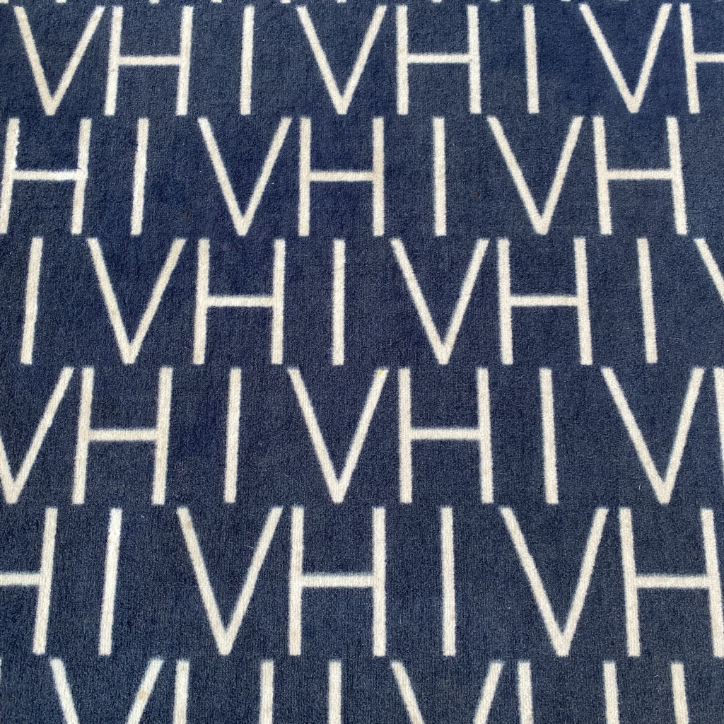 Teppich 'HIV weiß auf schwarz', Pascal Suchier, 1996